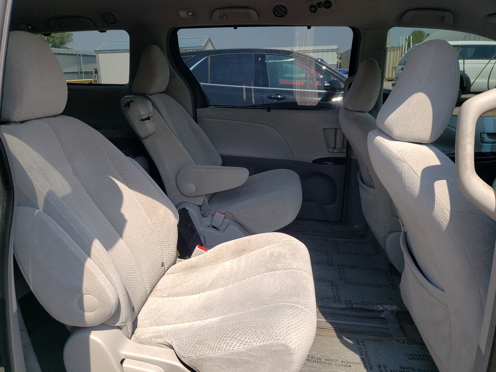 Photo 6 from auction – 2011 TOYOTA SIENNA LE with VIN 5TDKK3DC5BS123107