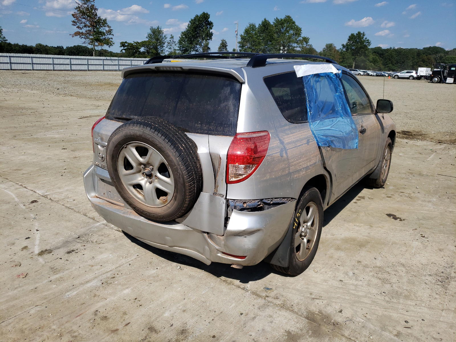 Photo 4 from auction – 2007 TOYOTA RAV4 with VIN JTMBD33V575070077