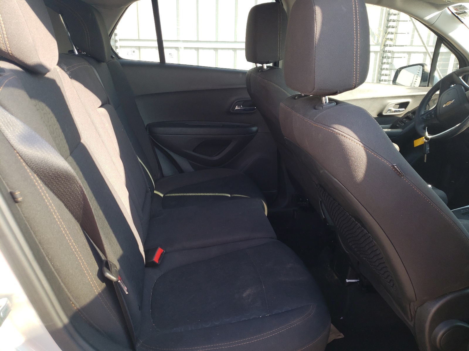 Photo 6 from auction – 2018 CHEVROLET TRAX with VIN 3GNCJKSB8JL166850