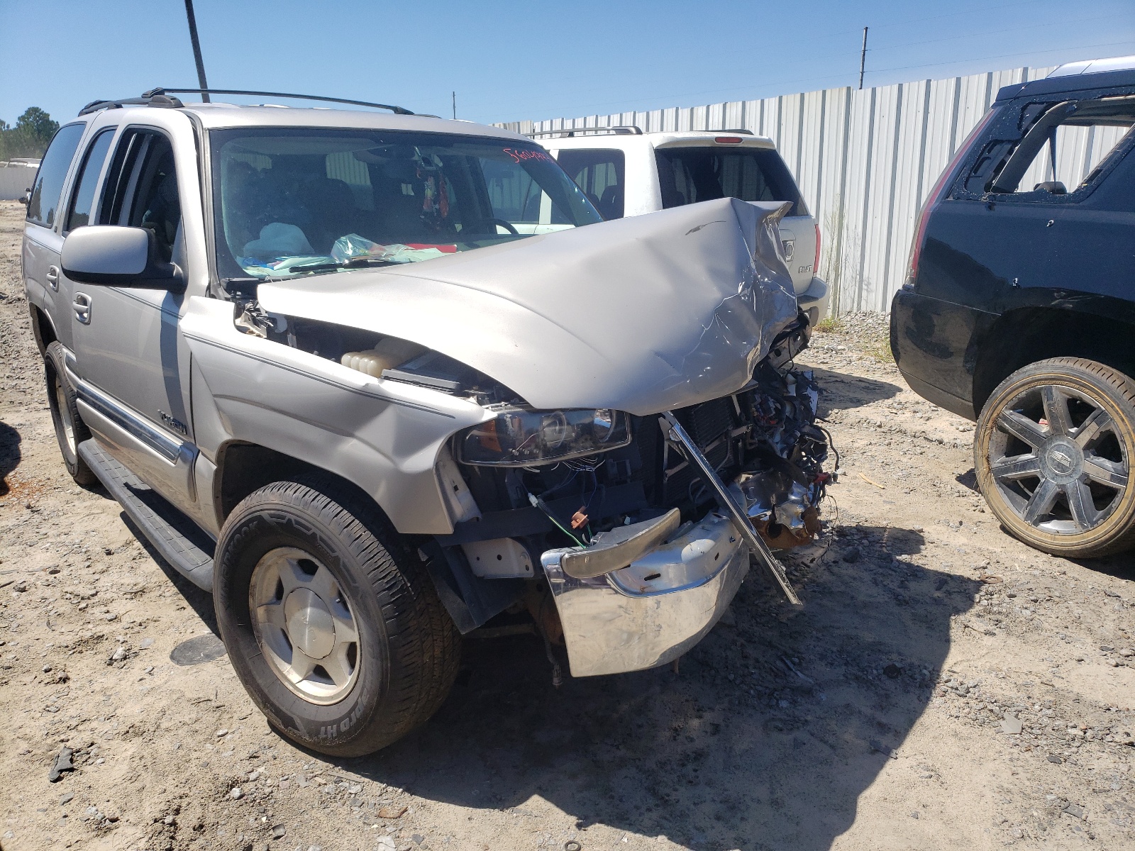 Photo 1 from auction – 2004 GMC YUKON with VIN 1GKEC13V84R162894