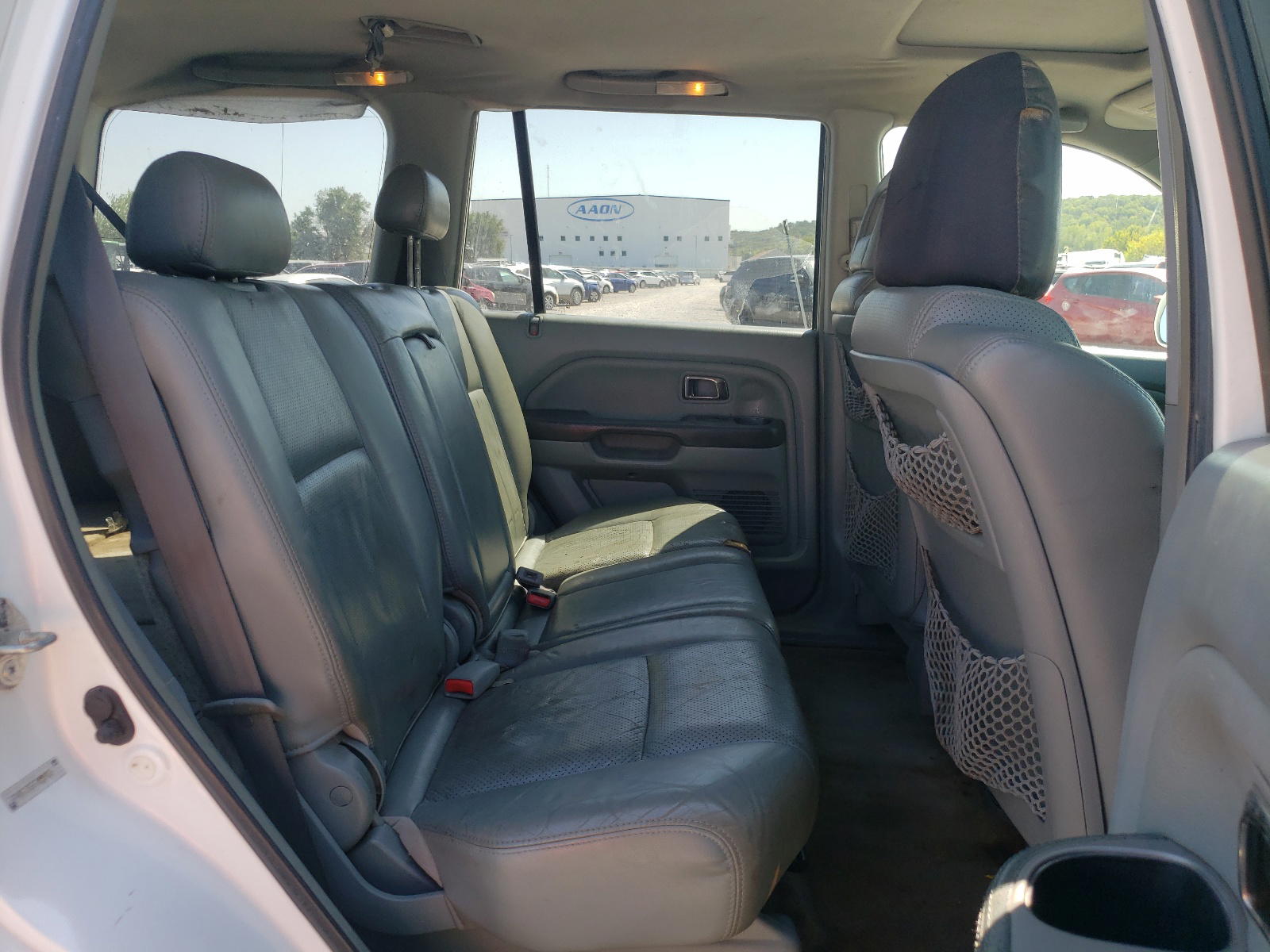 Photo 6 from auction – 2005 HONDA PILOT EXL with VIN 5FNYF18555B031986