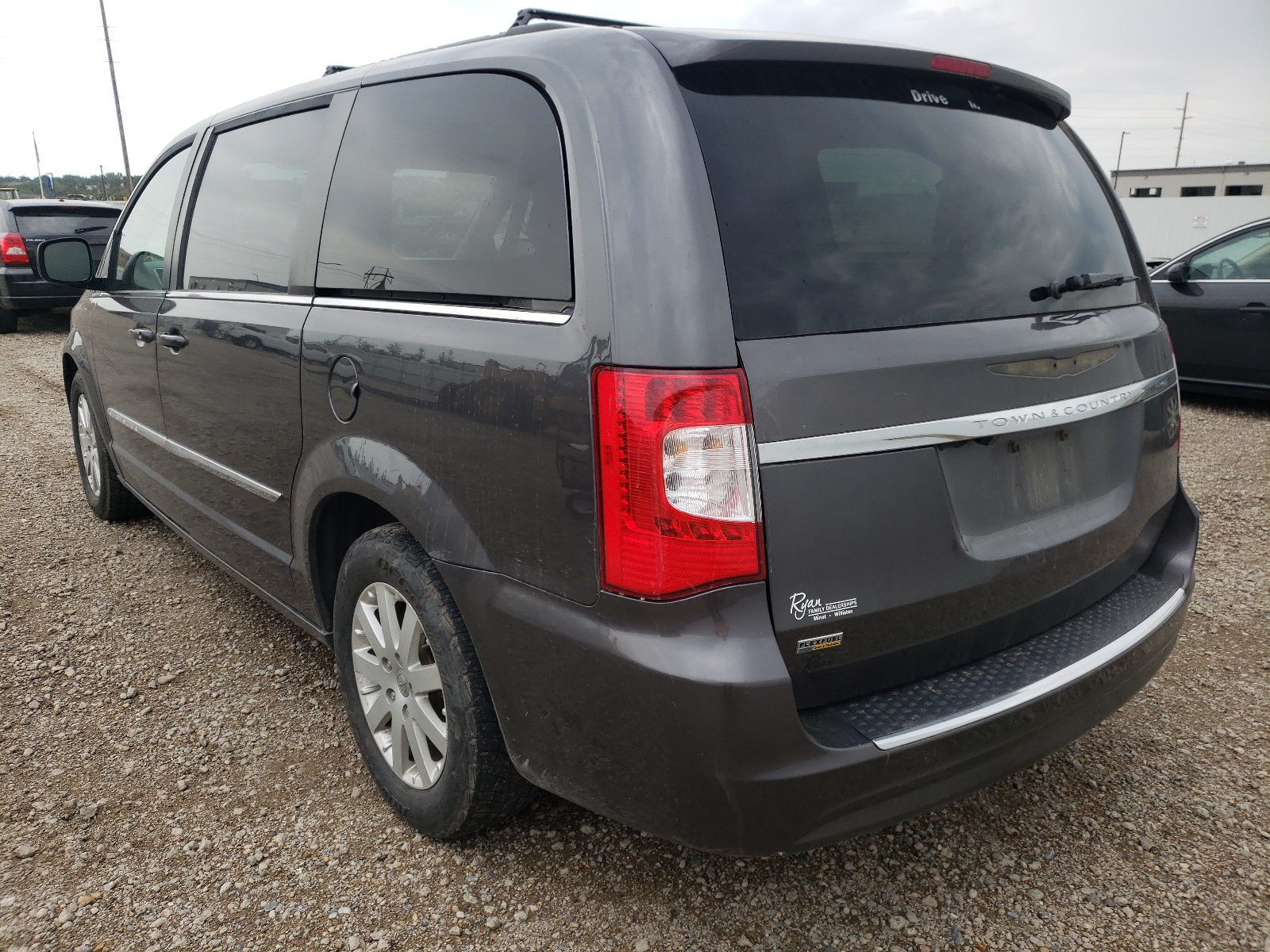 Photo 3 from auction – 2016 CHRYSLER TOWN & COU with VIN 2C4RC1BG3GR279863
