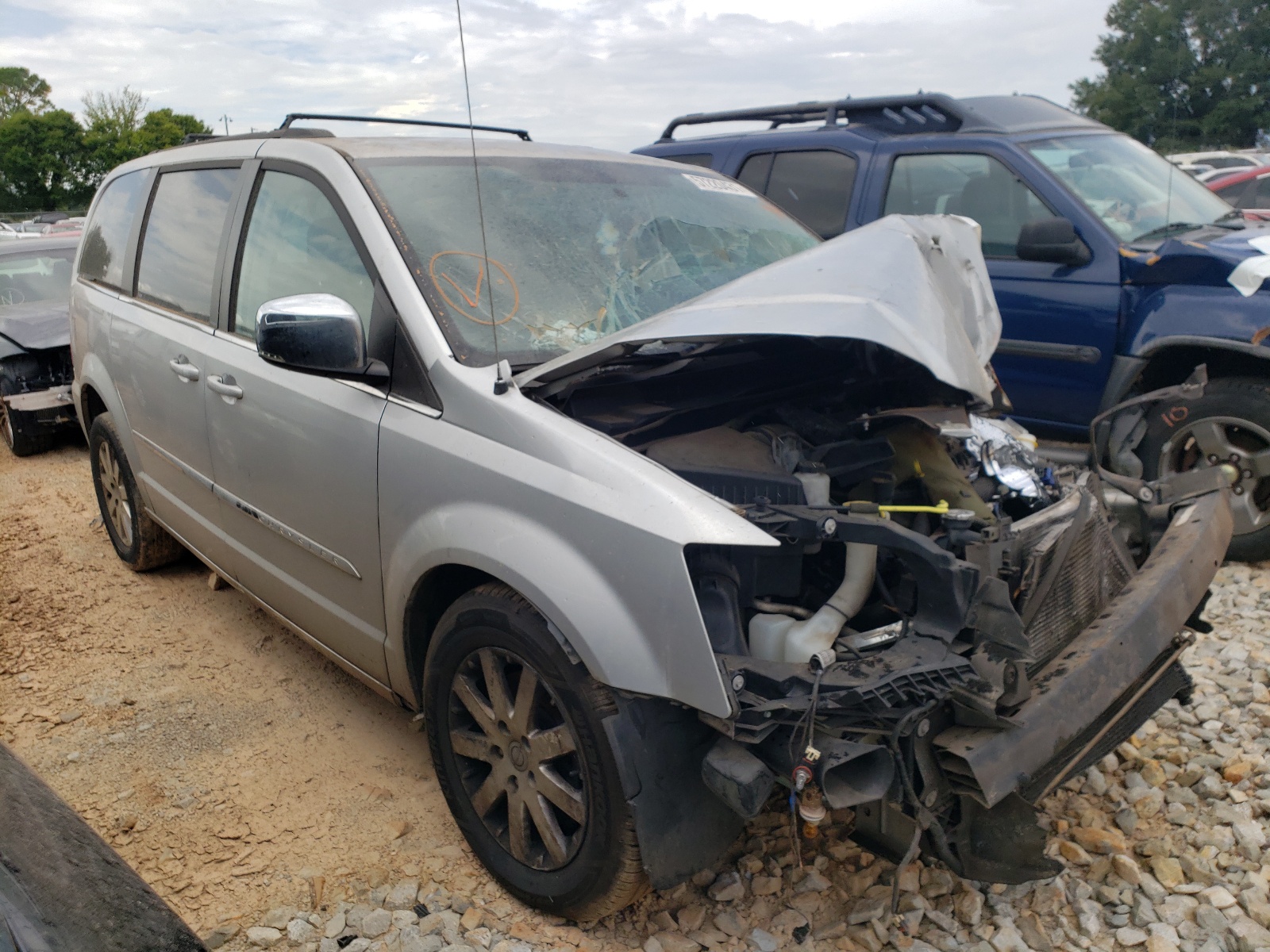CHRYSLER TOWN & COU 2012 with VIN 2C4RC1CG3CR135075 - Photo from auction