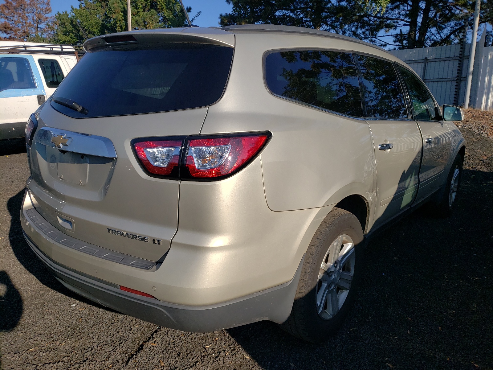 Photo 4 from auction – 2014 CHEVROLET TRAVERSE L with VIN 1GNKVGKD1EJ209890