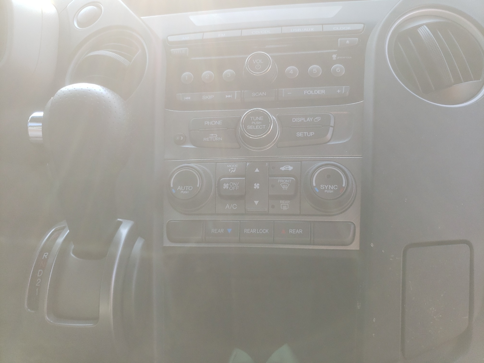 Фото 9 с аукциона – 2014 HONDA PILOT LX с VIN 5FNYF3H27EB023082