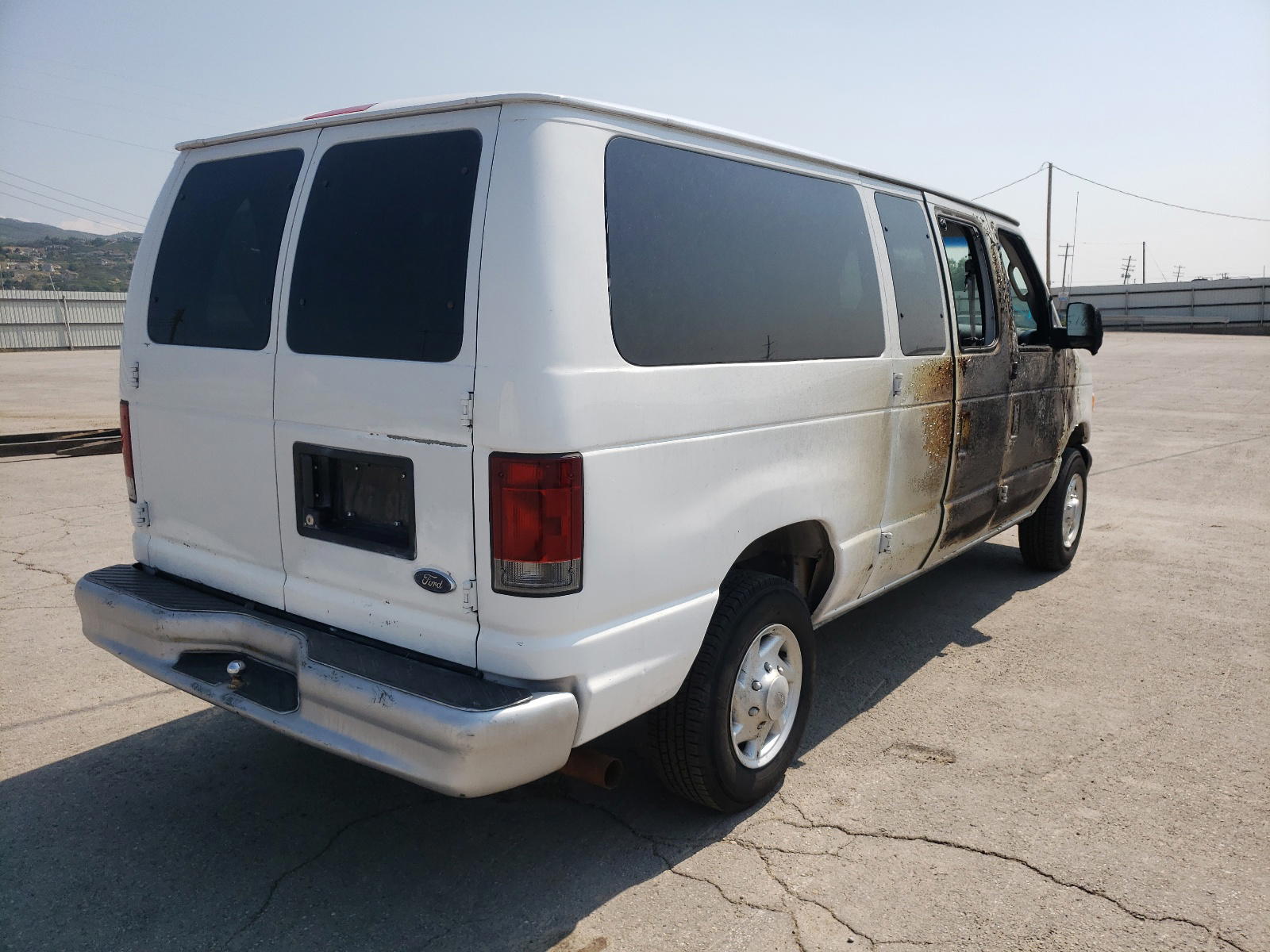 Photo 4 from auction – 2004 FORD ECONOLINE with VIN 1FBNE31L74HB06927