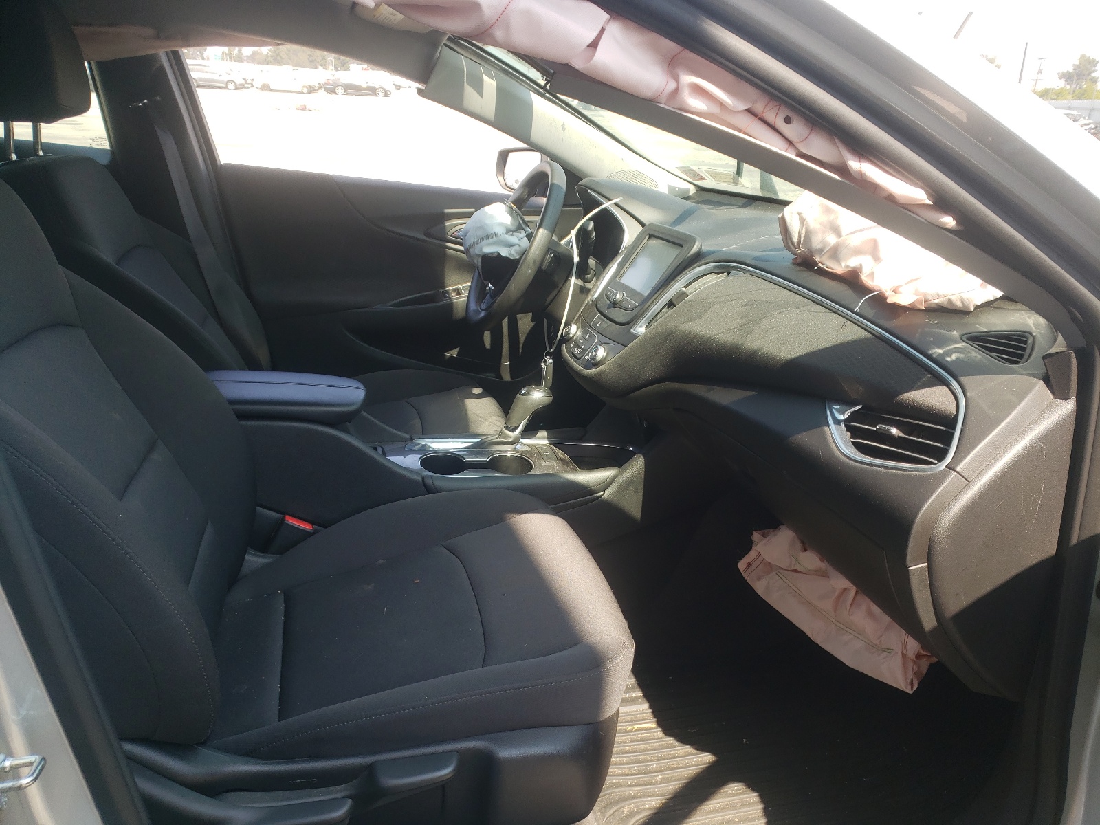 Photo 5 from auction – 2018 CHEVROLET MALIBU LT with VIN 1G1ZD5ST0JF270353