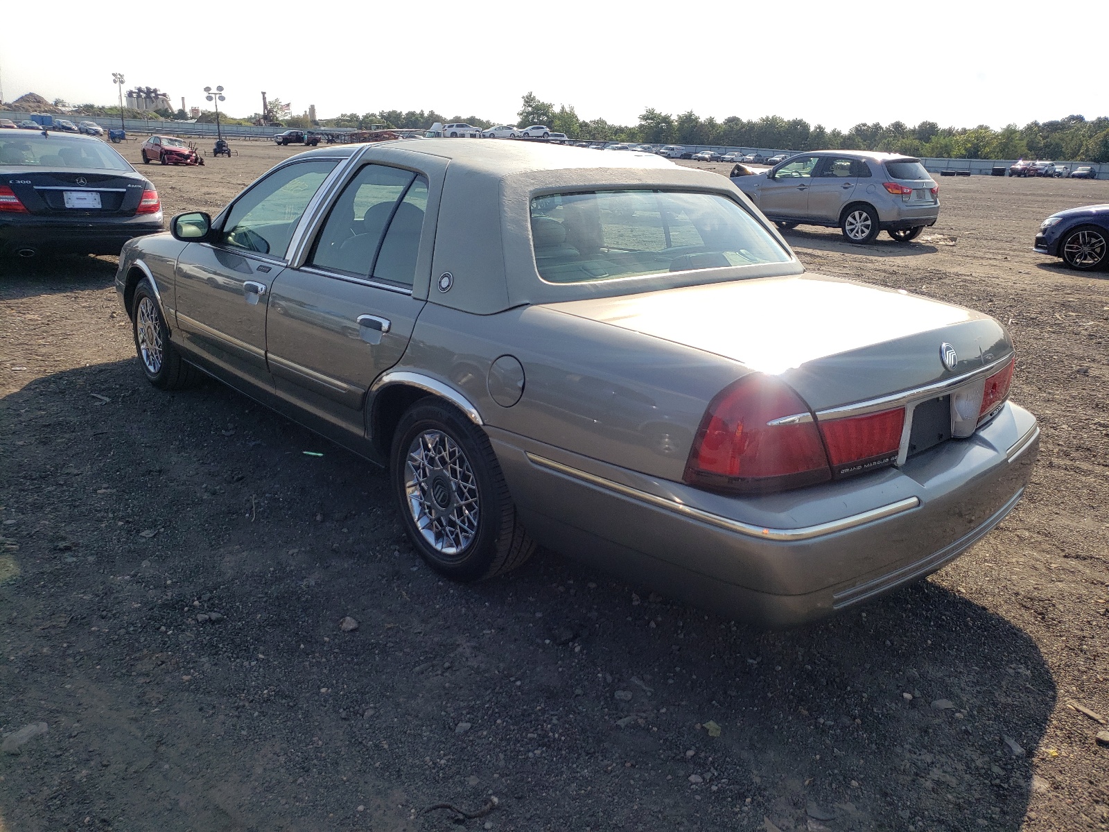 Photo 3 from auction – 2000 MERCURY GRAND MARQ with VIN 2MEFM74W1YX689841