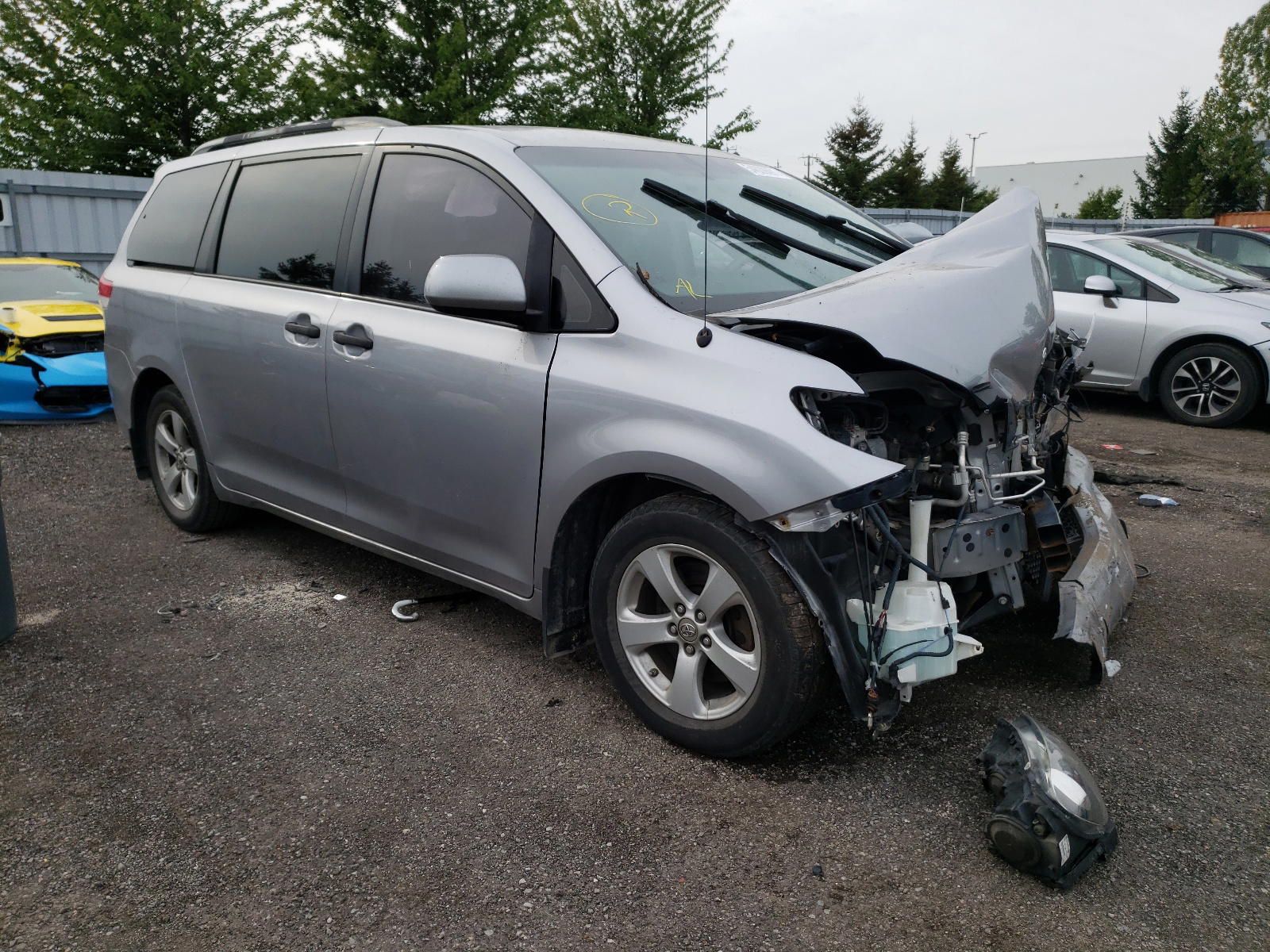 TOYOTA SIENNA 2011 with VIN 5TDZK3DC8BS023890 - Photo from auction