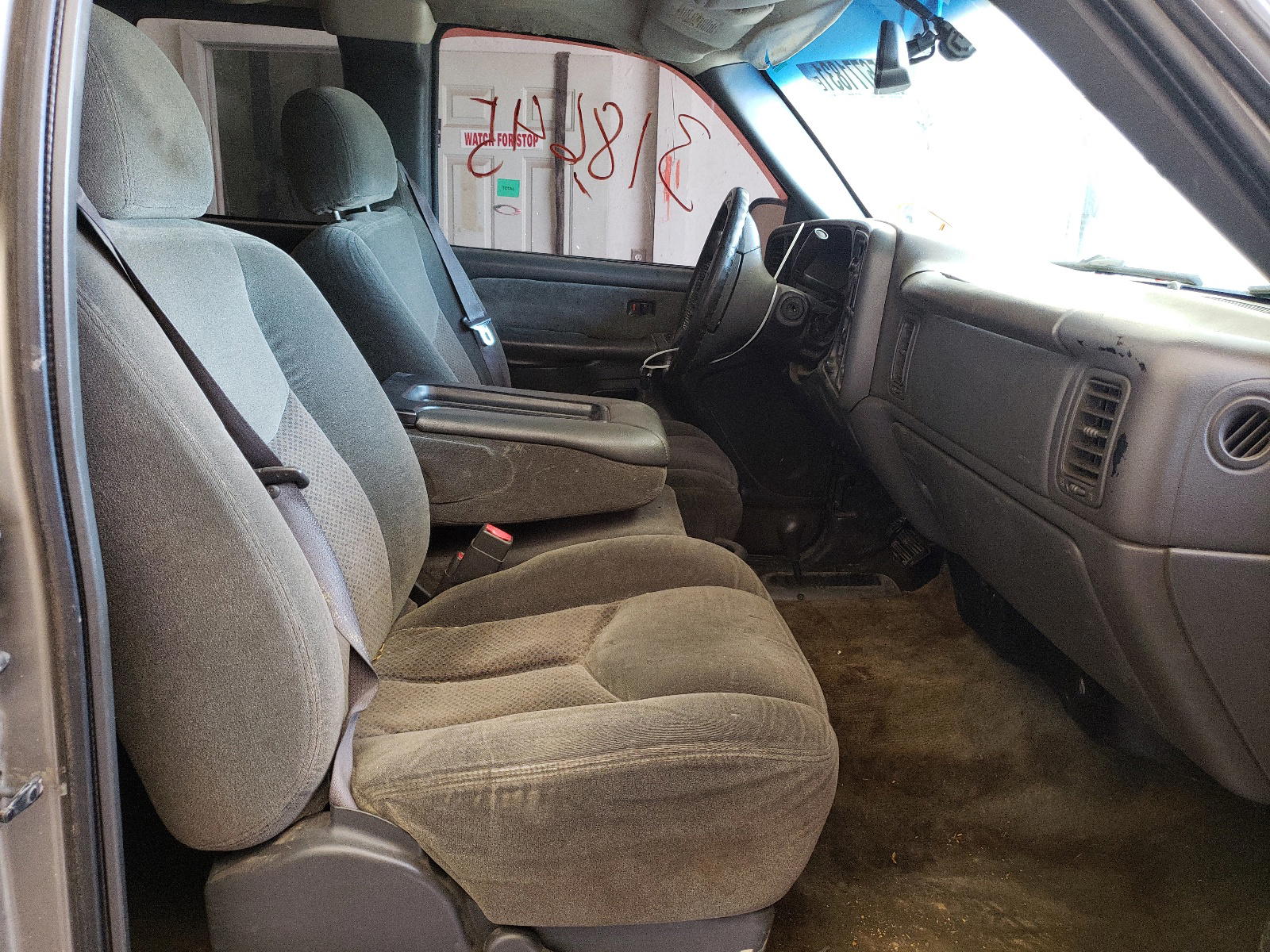 Photo 5 from auction – 2003 CHEVROLET SILVERADO with VIN 1GCHK29UX3E347518