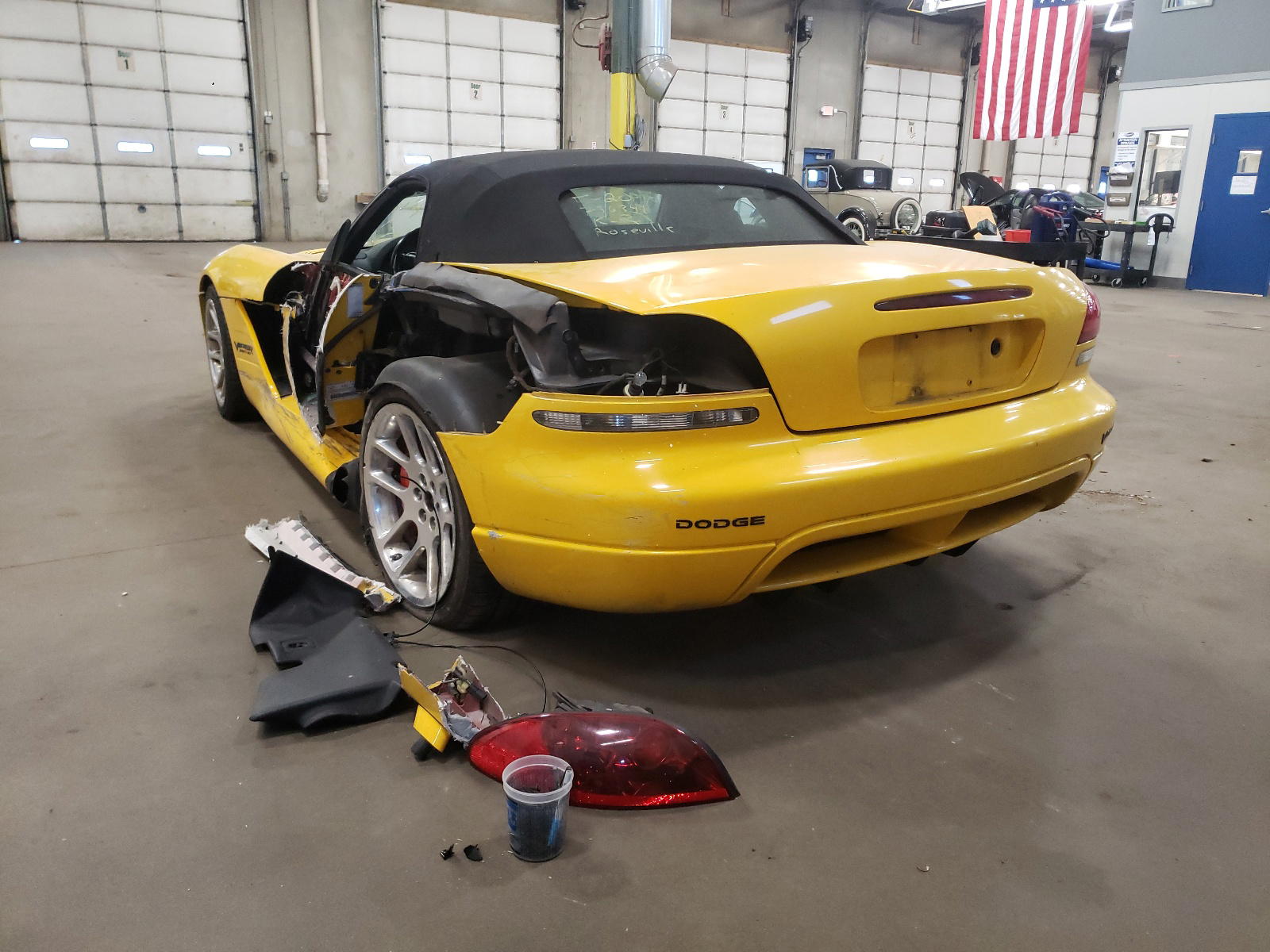 Photo 3 from auction – 2004 DODGE VIPER SRT- with VIN 1B3JZ65Z14V101644