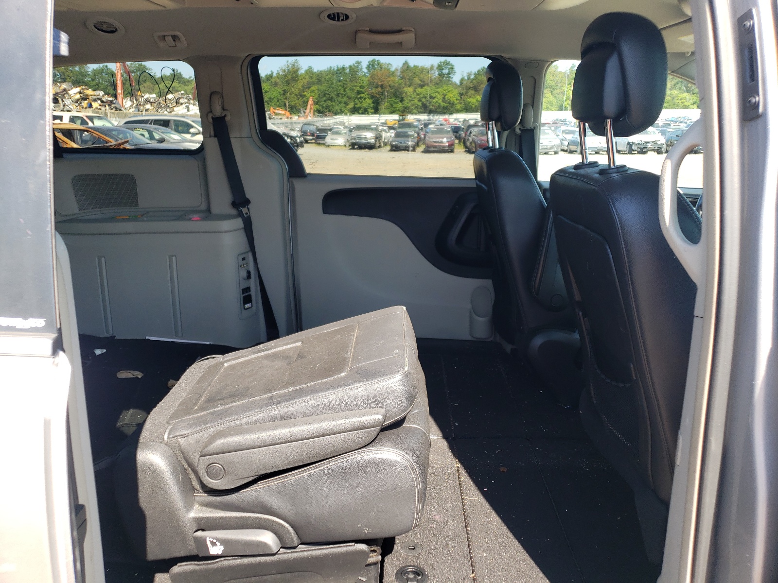 Photo 17 from auction – 2013 CHRYSLER TOWN & COU with VIN 2C4RC1BG2DR732088