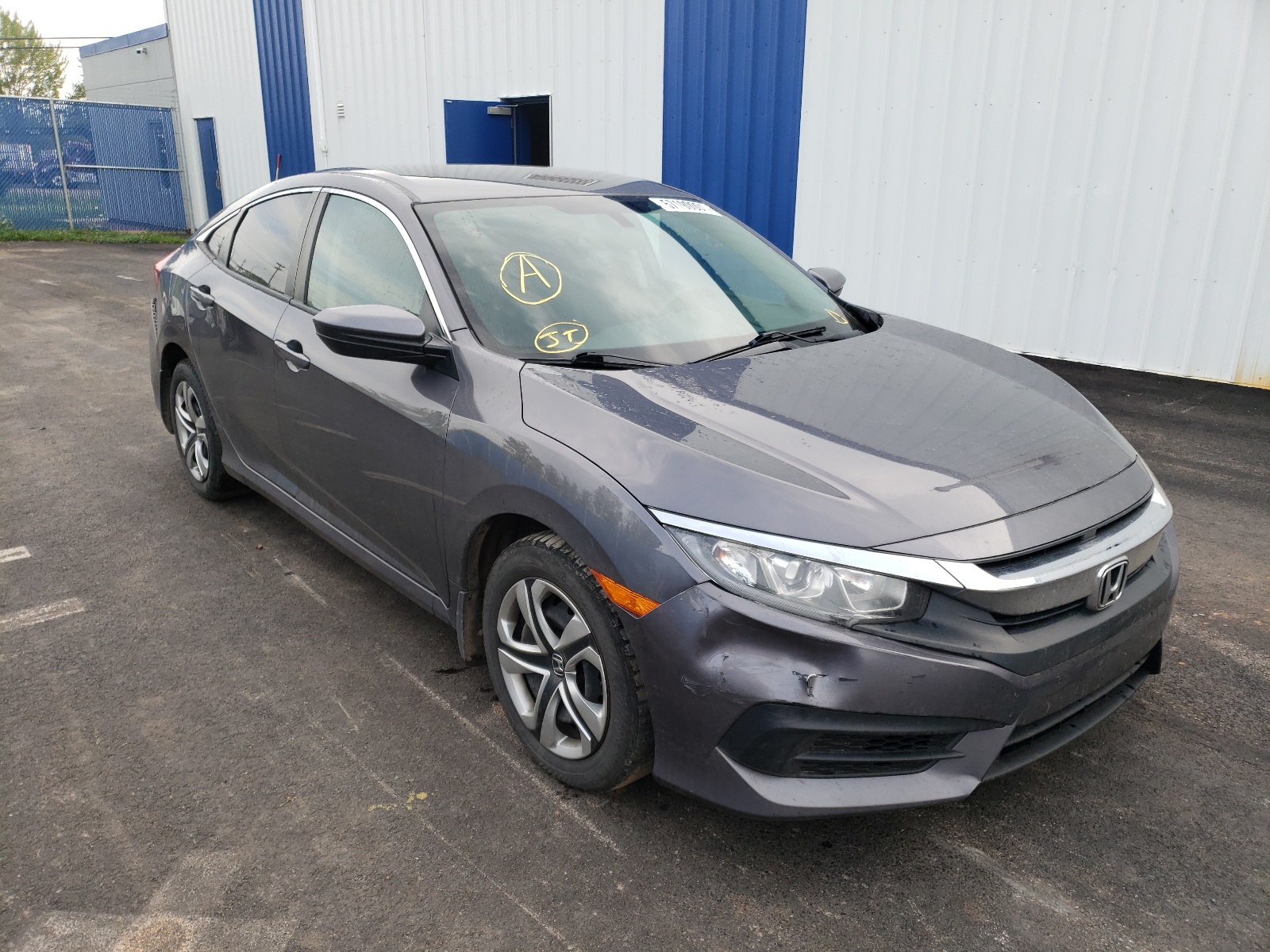 Zdjęcie 1 z aukcji – 2016 HONDA CIVIC LX z VIN 2HGFC2E51GH024087