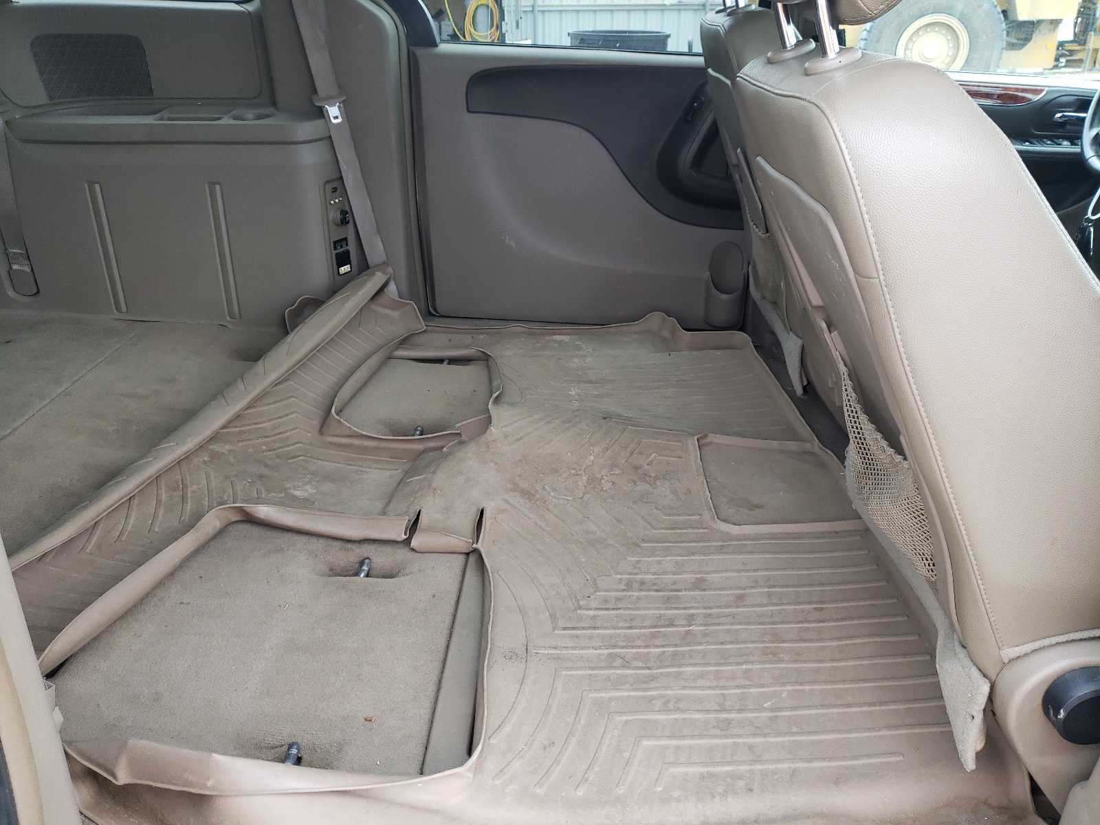 Photo 6 from auction – 2016 CHRYSLER TOWN & COU with VIN 2C4RC1BG3GR279863