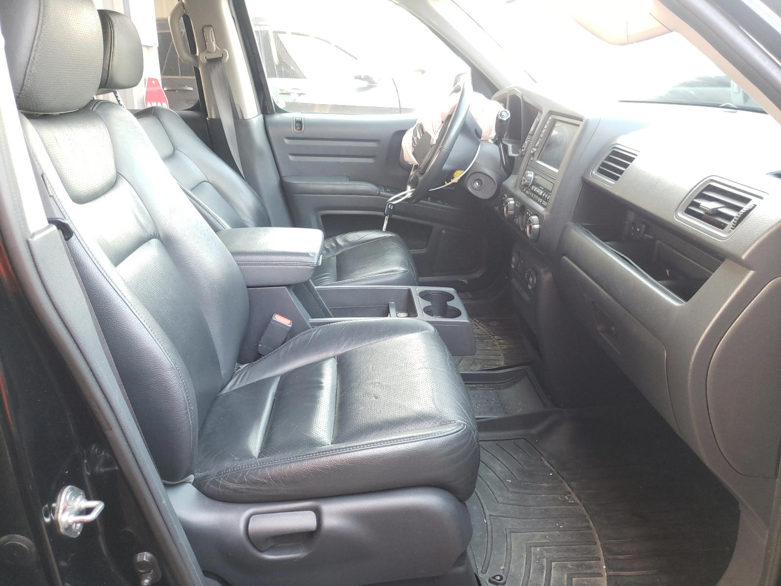 Photo 5 from auction – 2014 HONDA RIDGELINE with VIN 5FPYK1F61EB005786