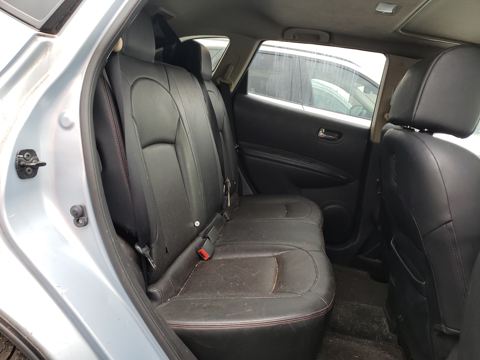 Photo 5 from auction – 2011 NISSAN ROGUE S with VIN JN8AS5MV2BW270613