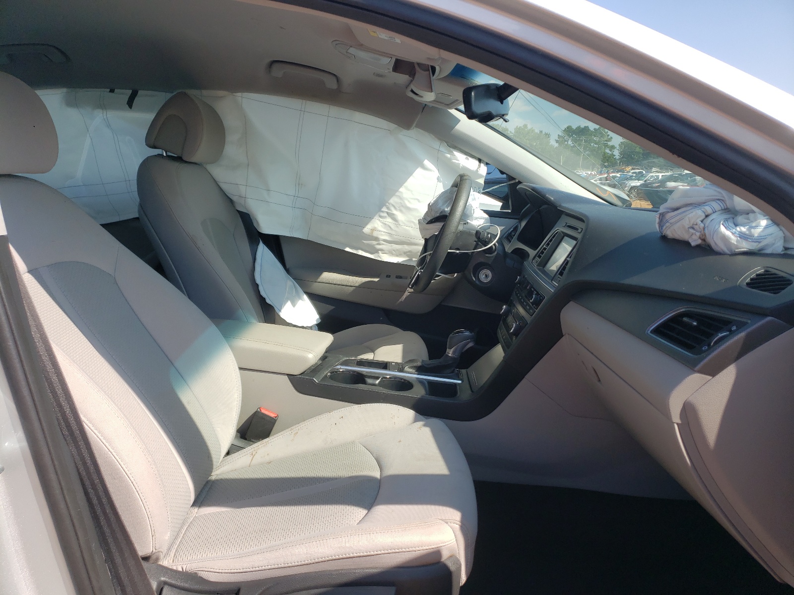 Photo 5 from auction – 2016 HYUNDAI SONATA SE with VIN 5NPE24AF2GH382927