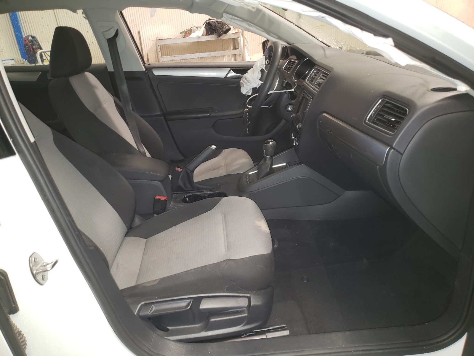 Photo 5 from auction – 2017 VOLKSWAGEN JETTA S with VIN 3VW167AJ5HM369512