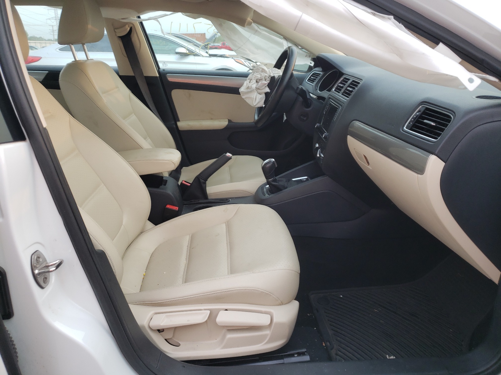 Photo 5 from auction – 2017 VOLKSWAGEN JETTA SE with VIN 3VWDB7AJ3HM218323