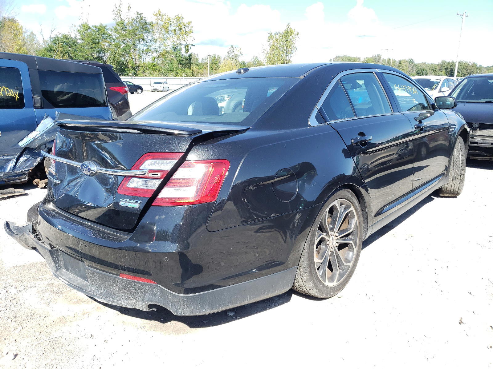 Photo 4 from auction – 2015 FORD TAURUS SHO with VIN 1FAHP2KT7FG143695