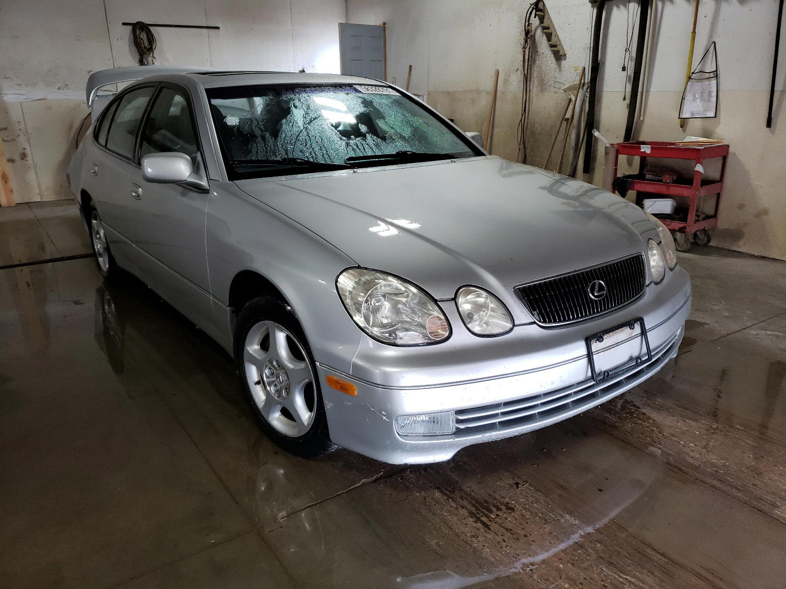 LEXUS GS 1998 with VIN JT8BH68X5W0008124 - Photo from auction
