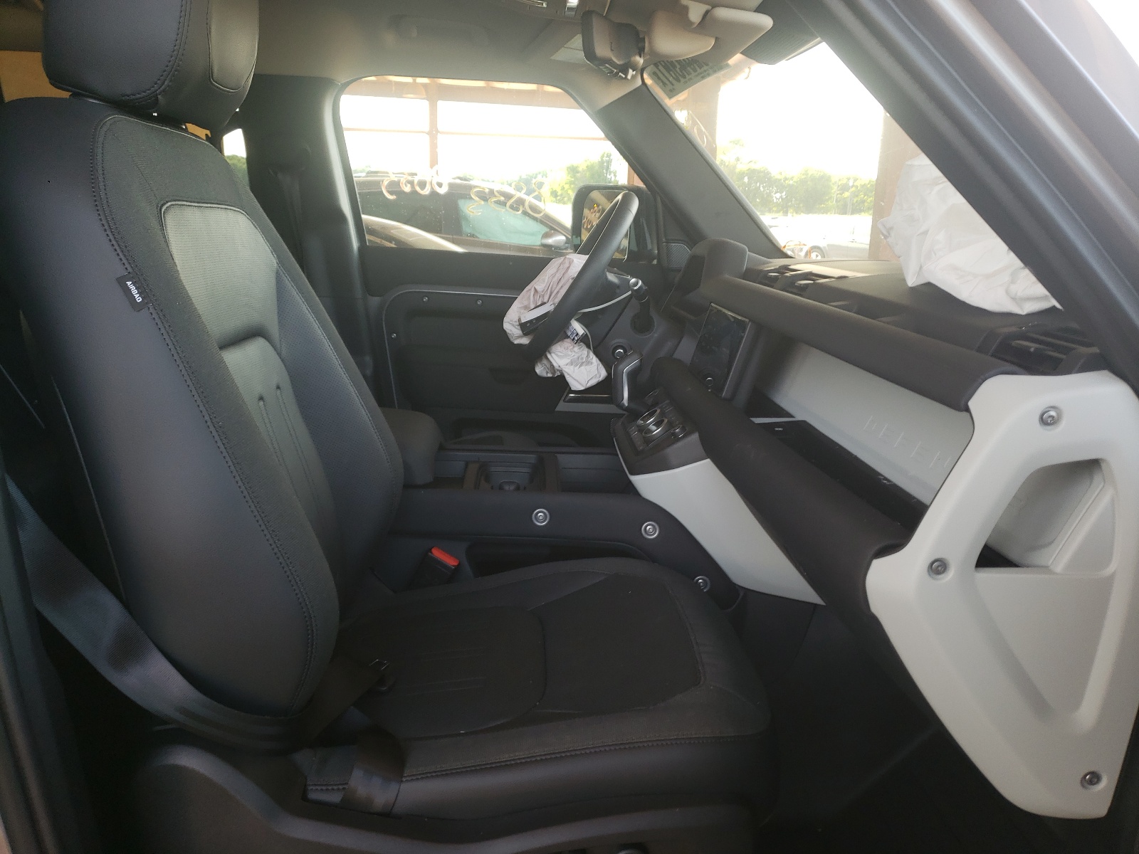 Photo 5 from auction – 2020 LAND ROVER DEFENDER 1 with VIN SALEP7EU1L2020698