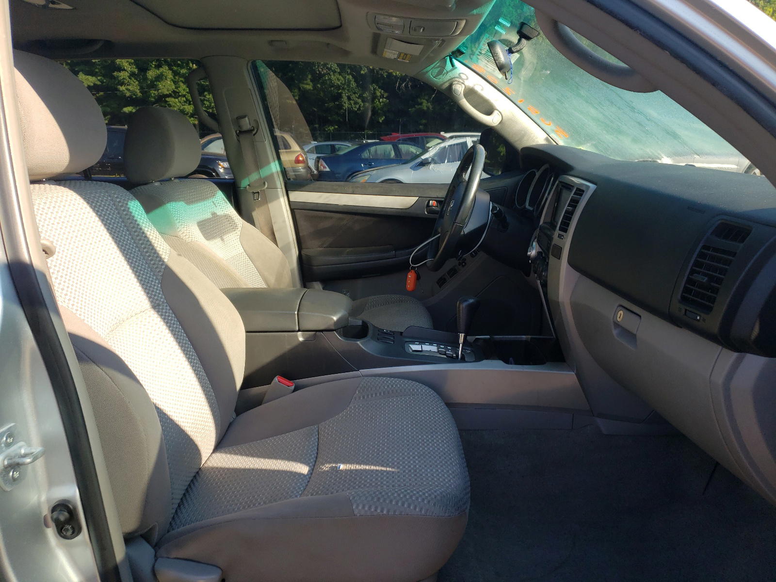 Photo 5 from auction – 2007 TOYOTA 4RUNNER SR with VIN JTEBU14RX70107803