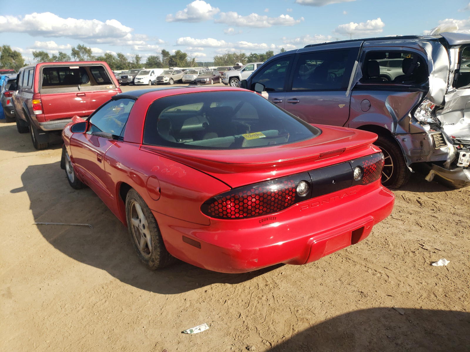 Photo 3 from auction – 1998 PONTIAC FIREBIRD with VIN 2G2FS22K7W2218267