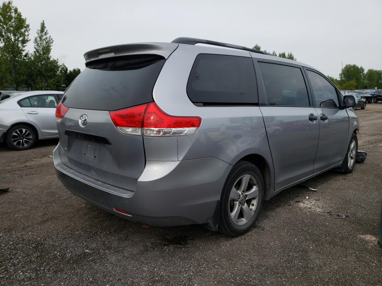 Photo 4 from auction – 2011 TOYOTA SIENNA with VIN 5TDZK3DC8BS023890