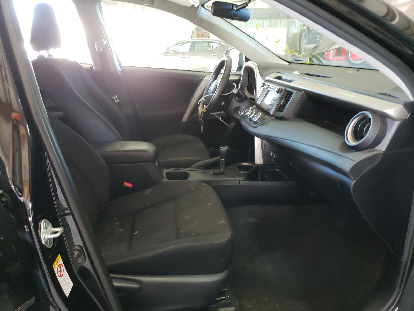 Photo 5 from auction – 2016 TOYOTA RAV4 LE with VIN 2T3BFREV3GW496367