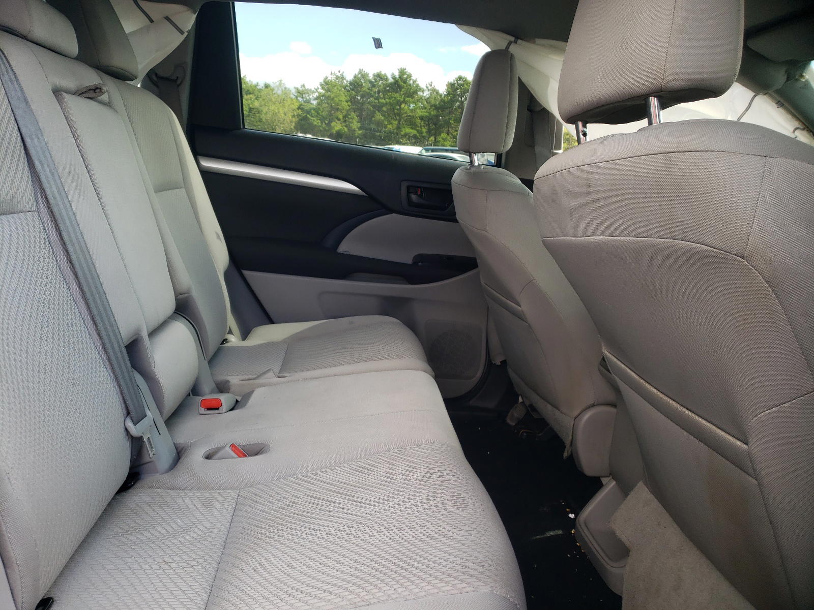 Photo 6 from auction – 2017 TOYOTA HIGHLANDER with VIN 5TDBZRFH9HS400454