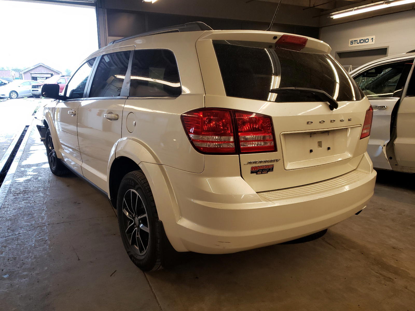 Photo 3 from auction – 2017 DODGE JOURNEY SE with VIN 3C4PDCAB5HT708893