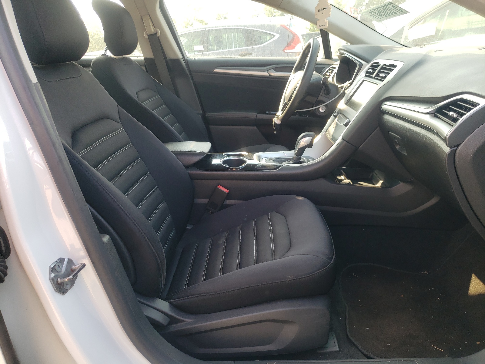 Photo 5 from auction – 2013 FORD FUSION SE with VIN 3FA6P0HRXDR355326