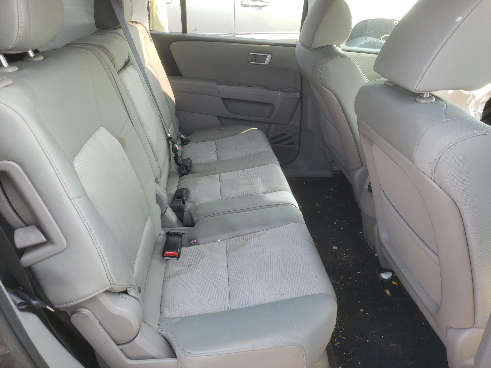 Photo 6 from auction – 2014 HONDA PILOT LX with VIN 5FNYF3H27EB023082