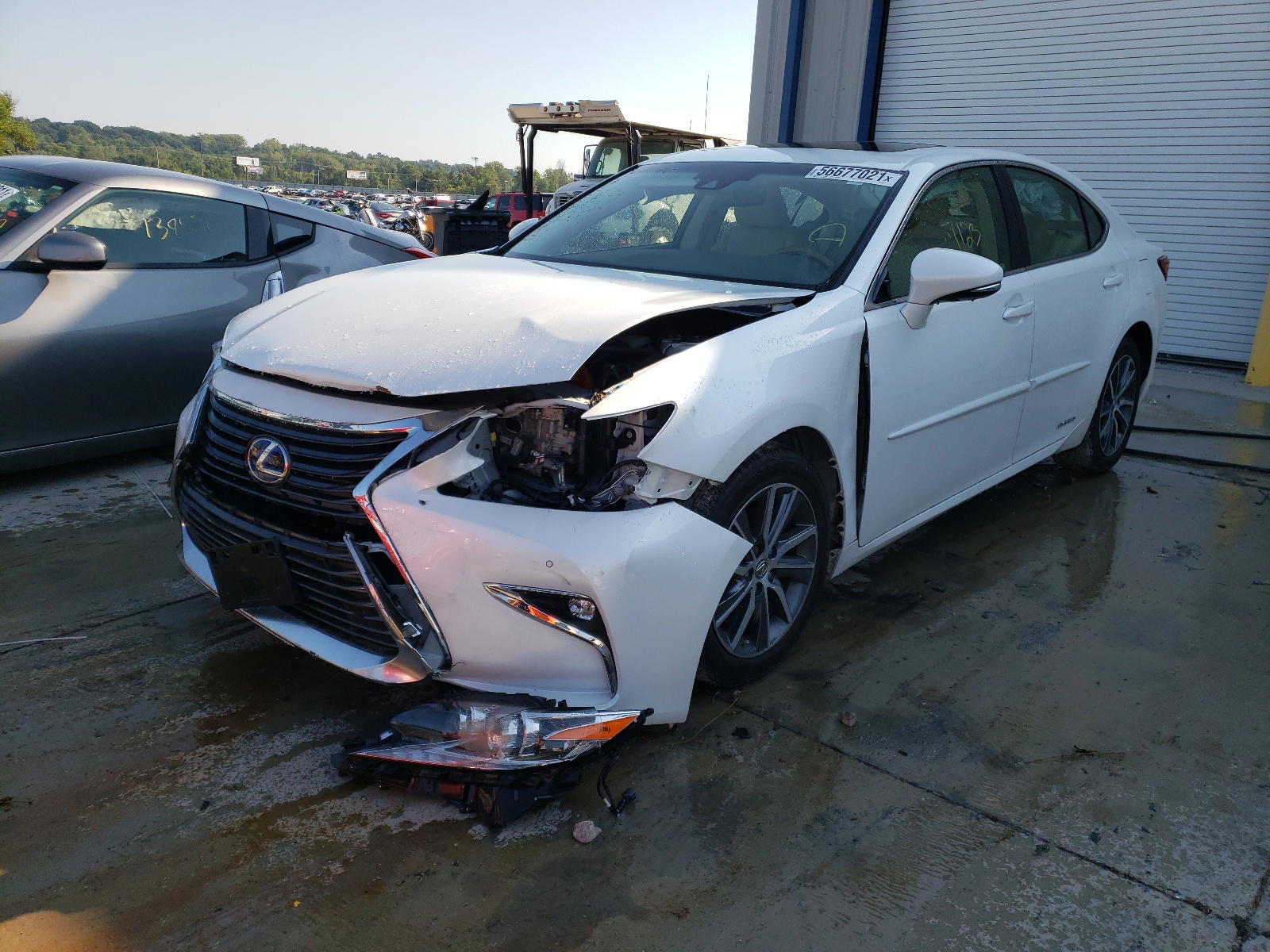 Photo 2 from auction – 2018 LEXUS ES 300H with VIN JTHBW1GG8J2169722