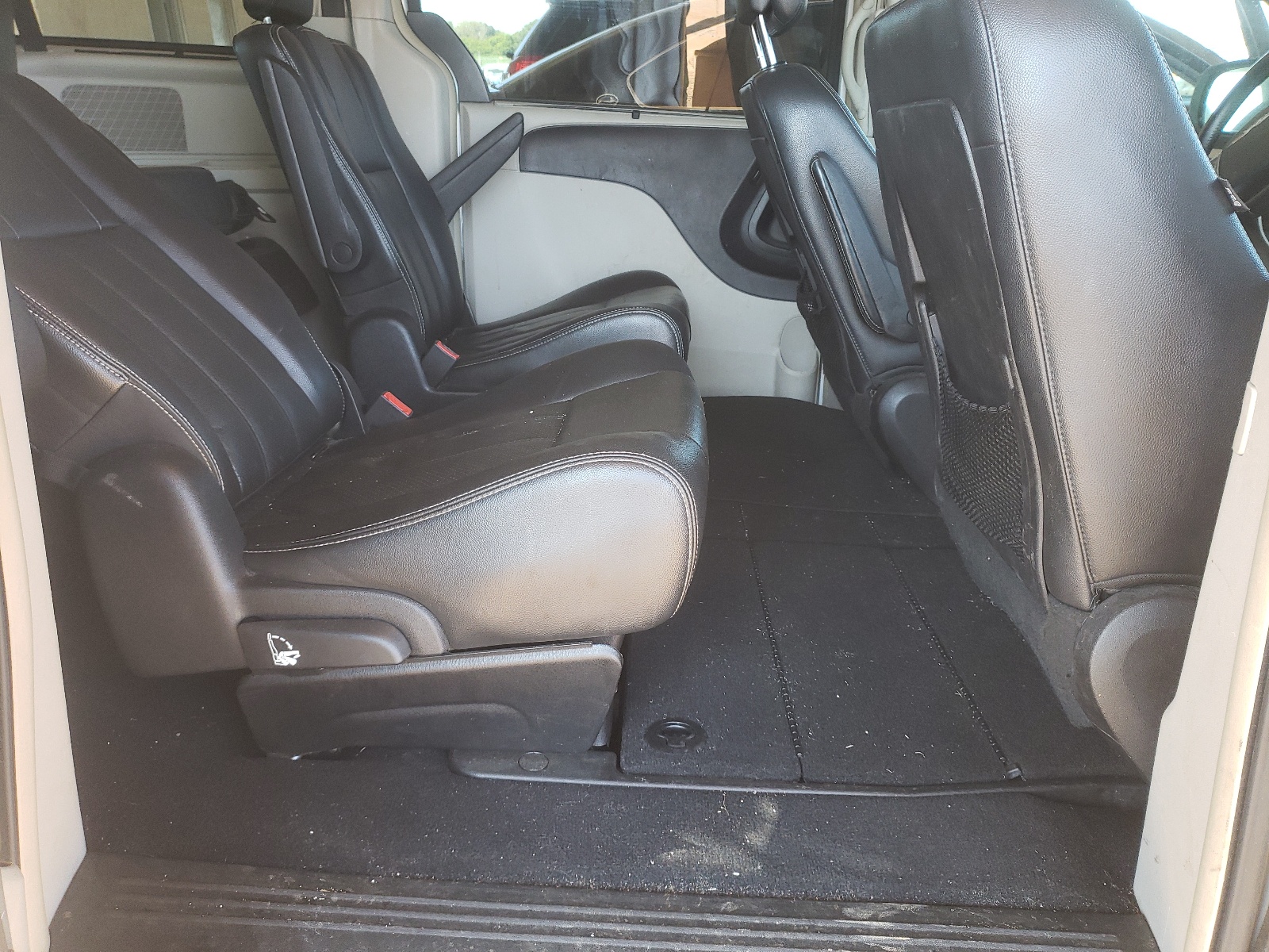 Photo 6 from auction – 2012 CHRYSLER TOWN & COU with VIN 2C4RC1CG3CR135075