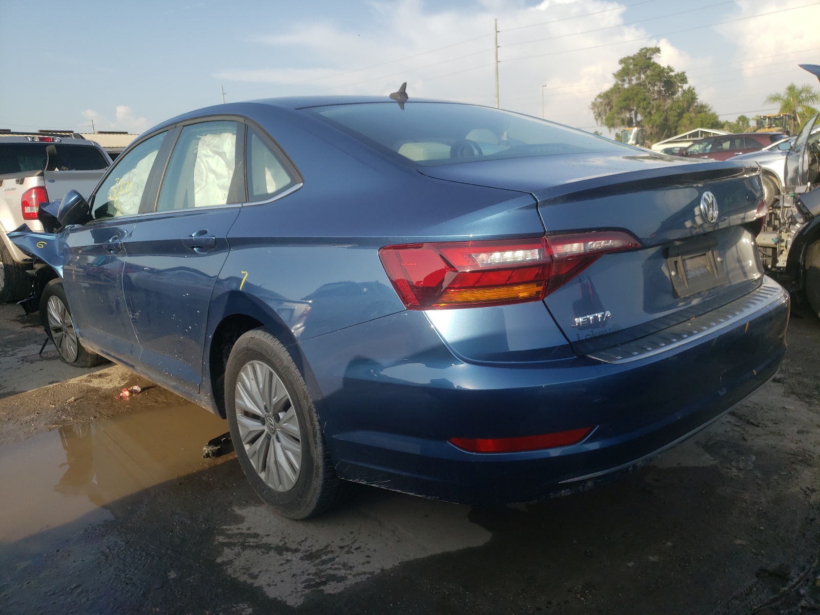 Photo 3 from auction – 2019 VOLKSWAGEN JETTA S with VIN 3VWCB7BU7KM211807
