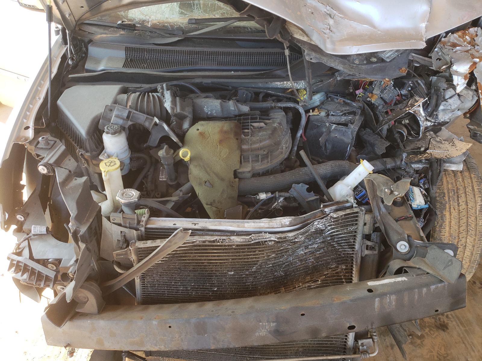 Photo 7 from auction – 2012 CHRYSLER TOWN & COU with VIN 2C4RC1CG3CR135075