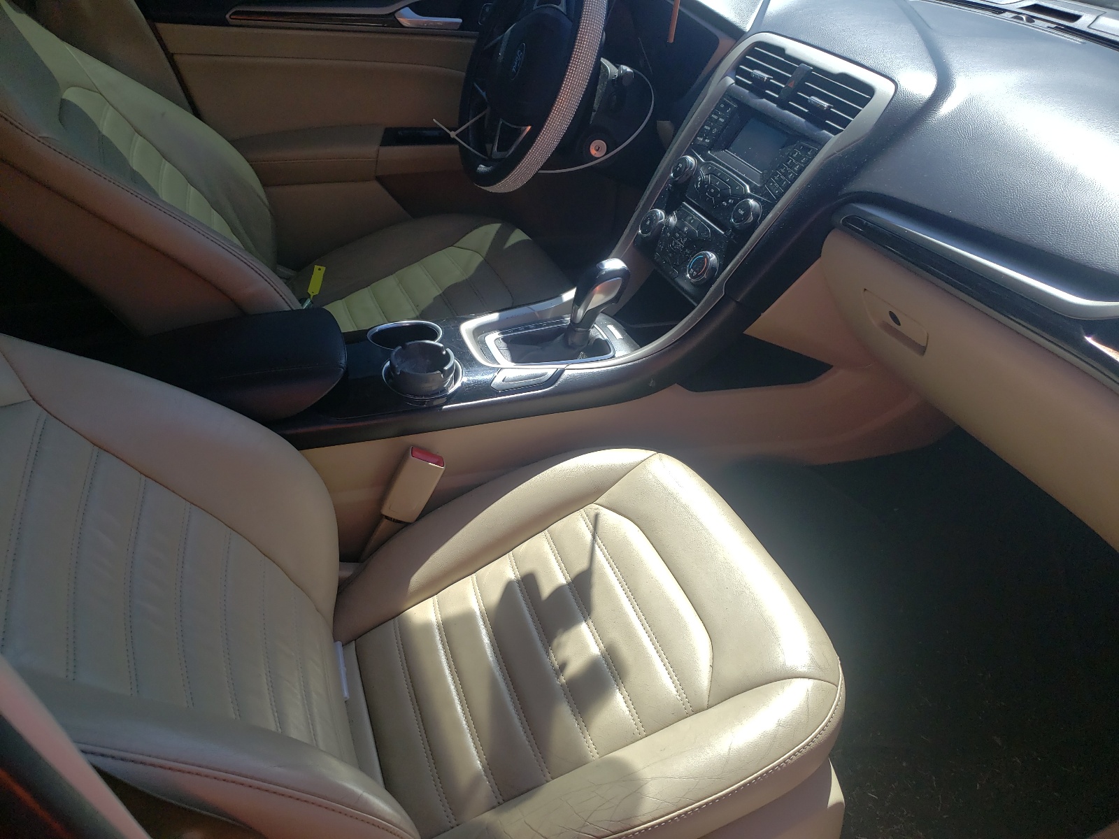 Photo 5 from auction – 2014 FORD FUSION SE with VIN 3FA6P0HD4ER134911