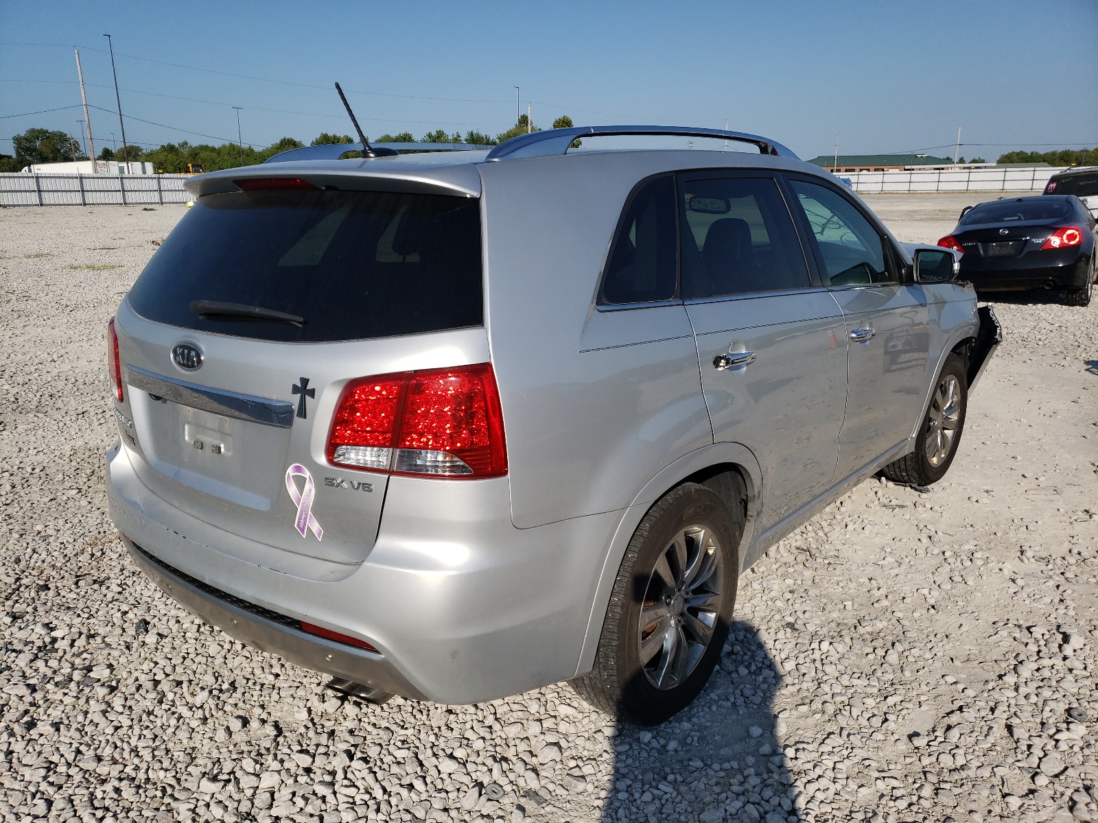 Photo 4 from auction – 2011 KIA SORENTO SX with VIN 5XYKWDA23BG172549