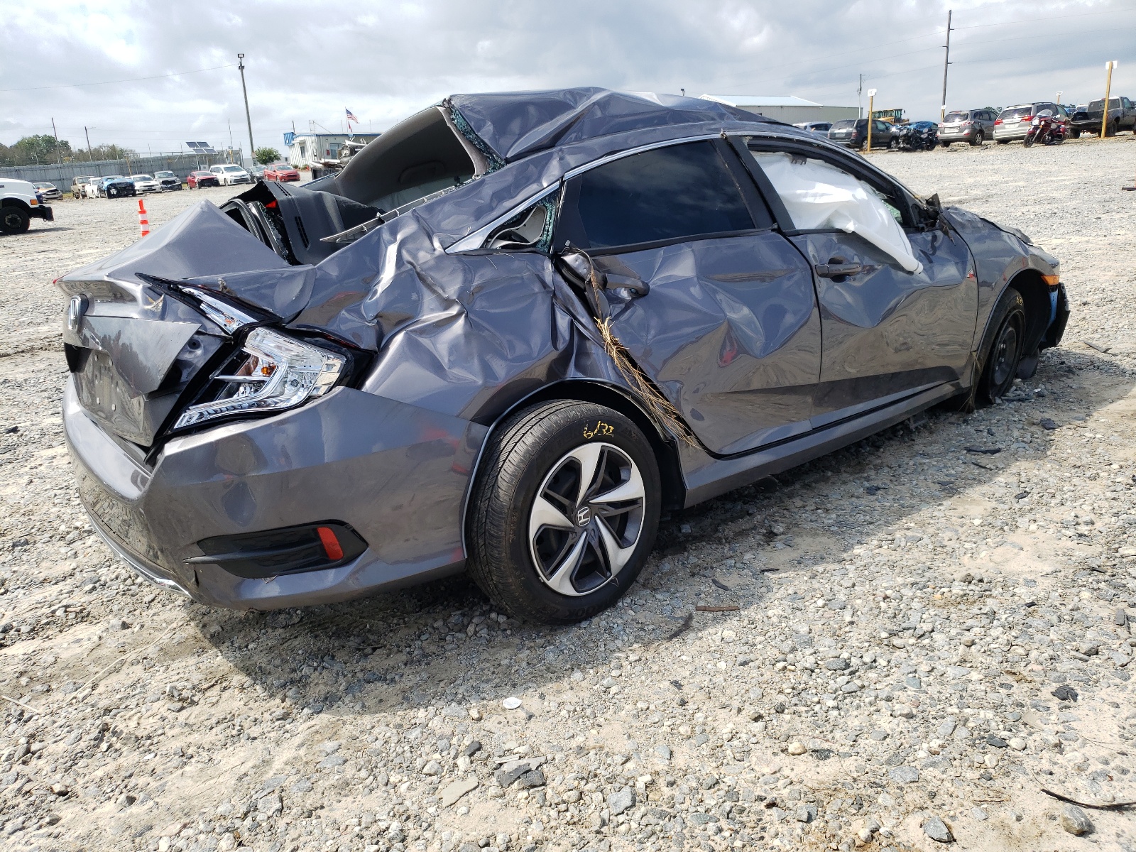 Photo 4 from auction – 2019 HONDA CIVIC LX with VIN 19XFC2F68KE042127