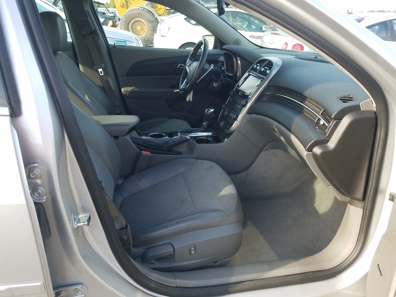 Photo 5 from auction – 2015 CHEVROLET MALIBU 2LT with VIN 1G11D5SL4FU130824