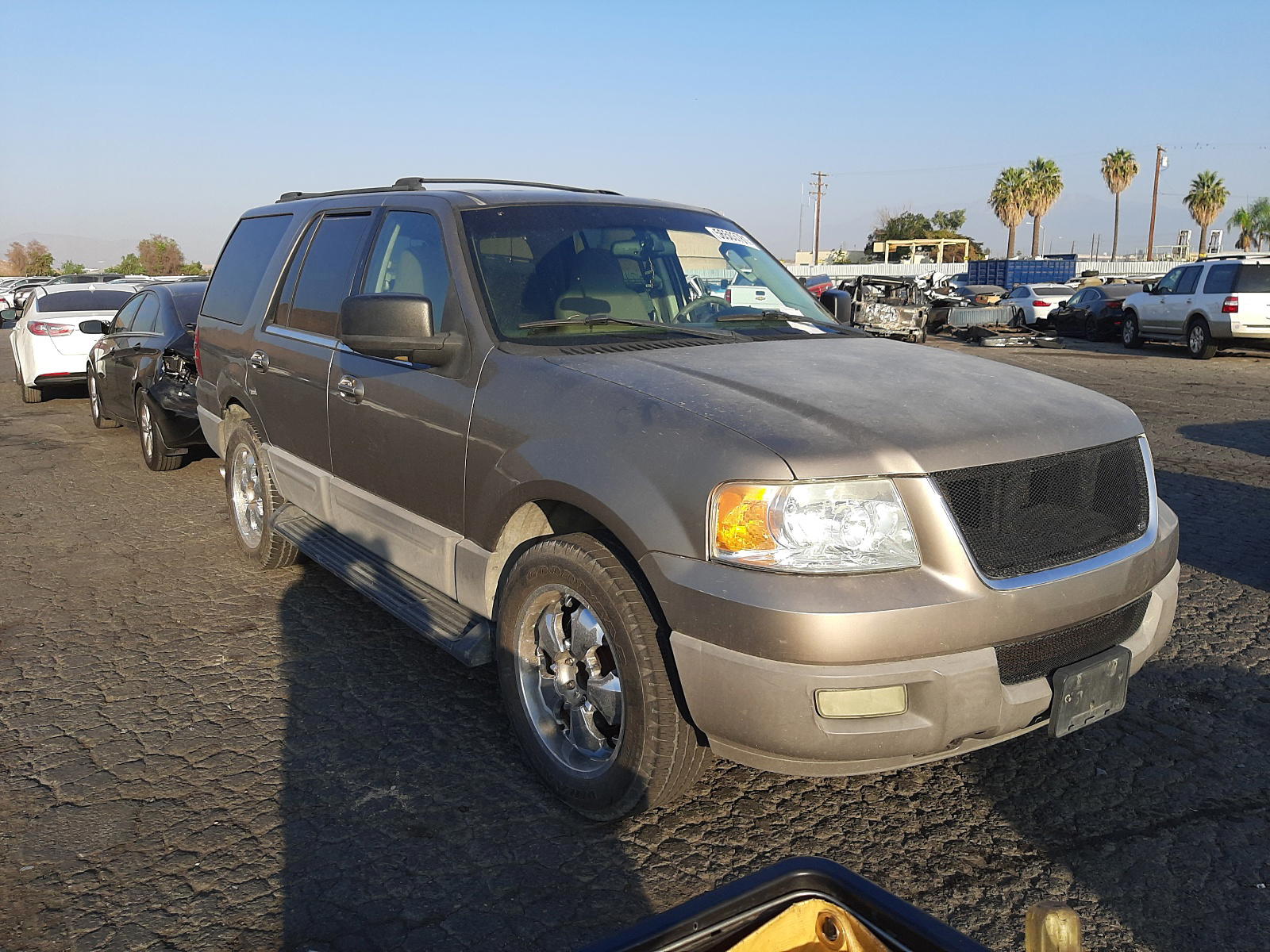 FORD EXPEDITION 2003 with VIN 1FMRU15W23LA87509 - Photo from auction