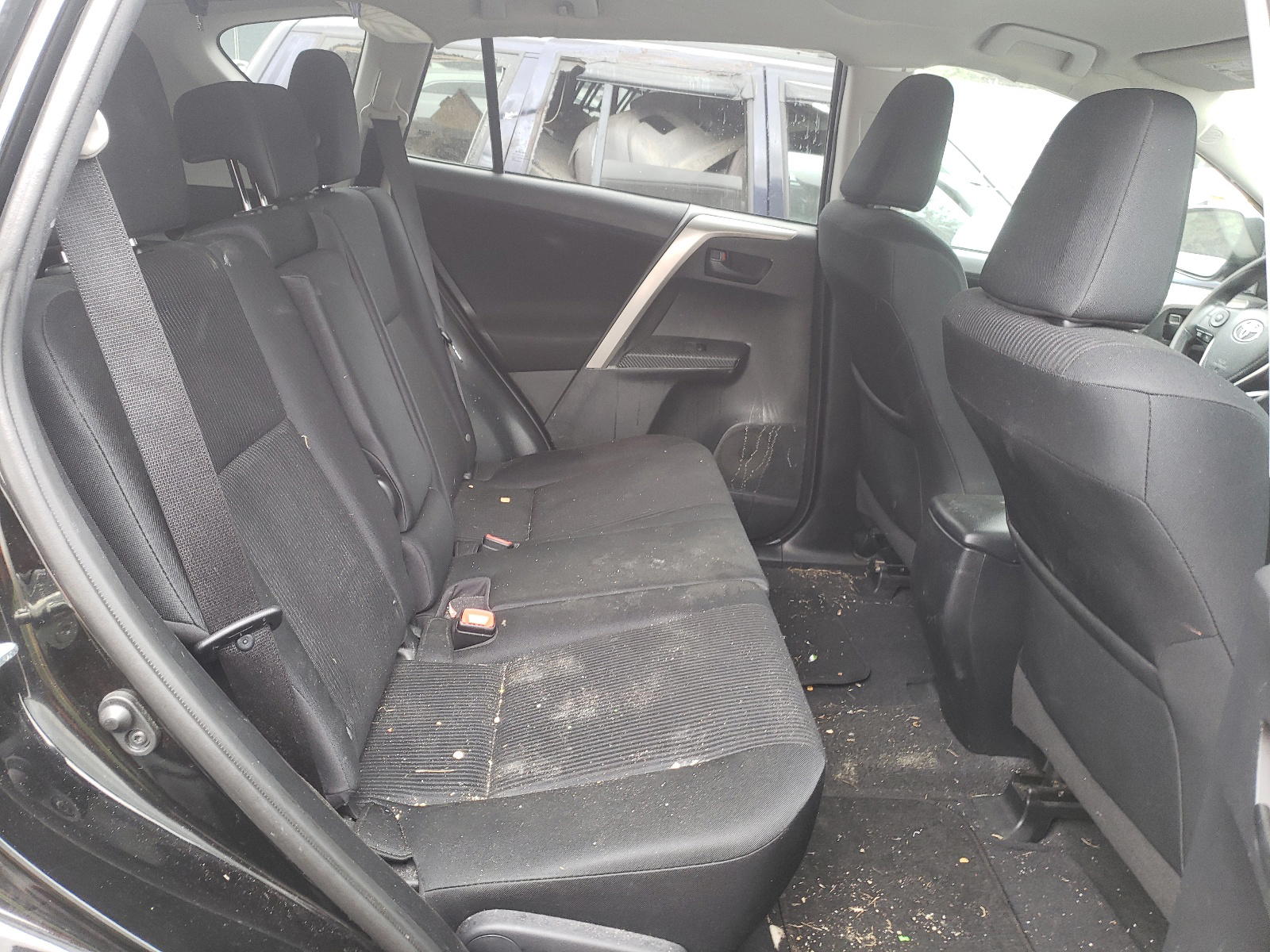 Photo 6 from auction – 2015 TOYOTA RAV4 LE with VIN 2T3BFREV2FW363761