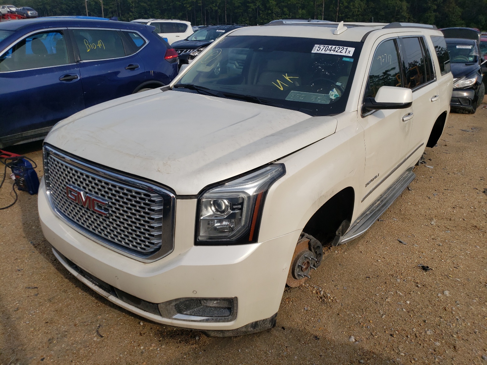 Photo 2 from auction – 2015 GMC YUKON DENA with VIN 1GKS1CKJ8FR506973