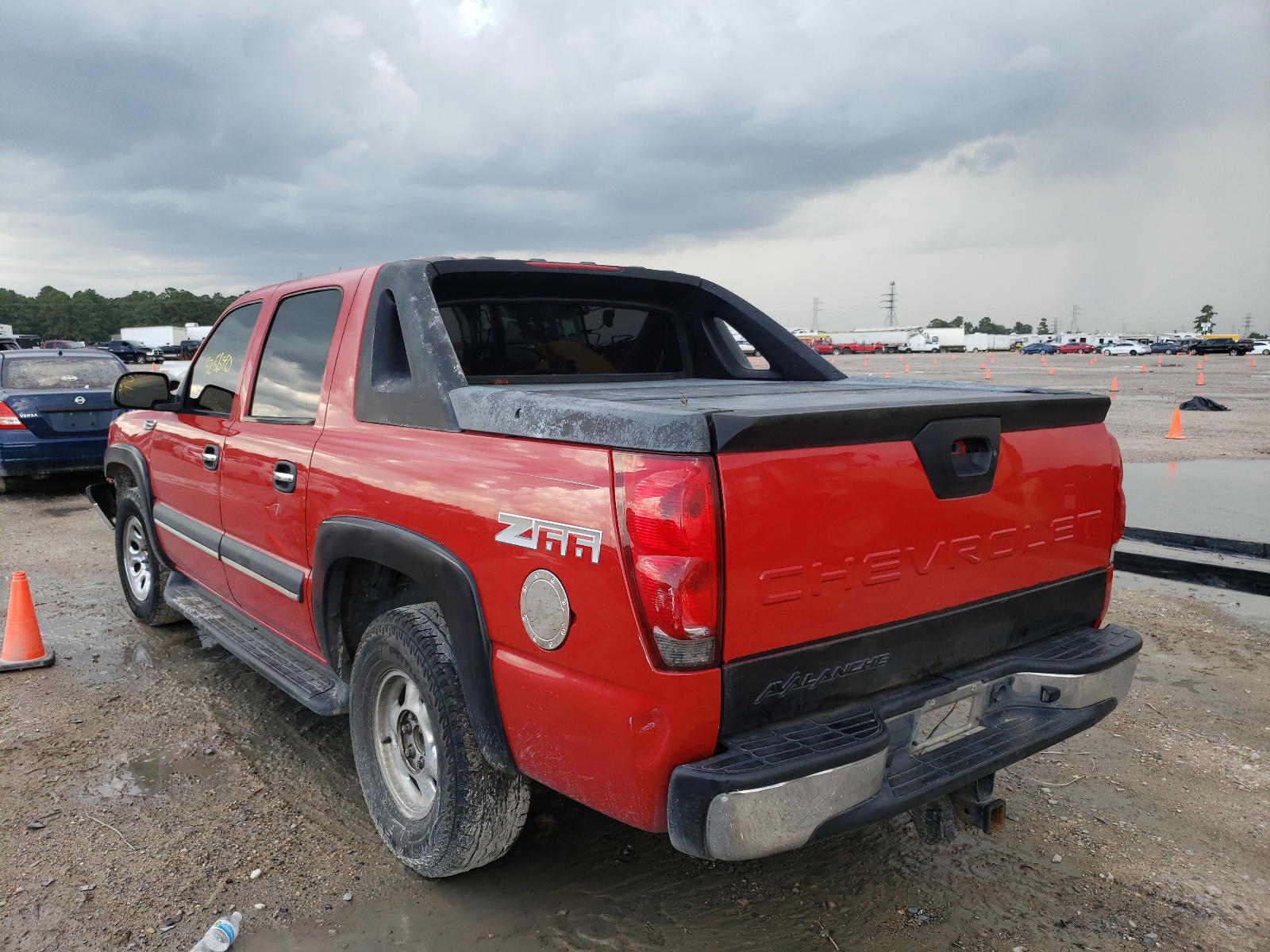 Photo 3 from auction – 2004 CHEVROLET AVALANCHE with VIN 3GNEC12TX4G109374