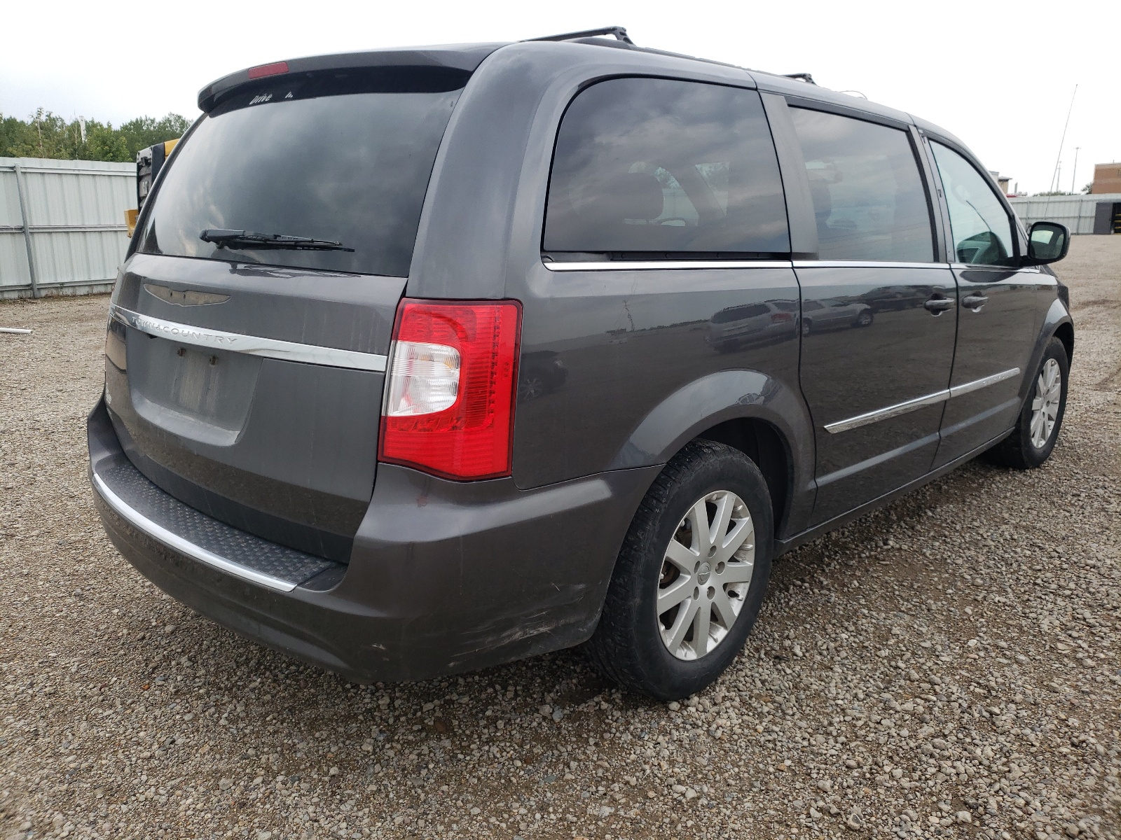 Photo 4 from auction – 2016 CHRYSLER TOWN & COU with VIN 2C4RC1BG3GR279863