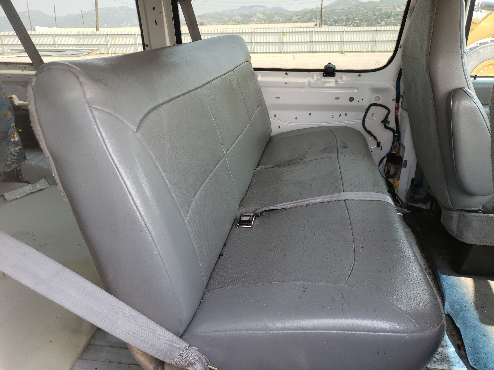 صورة رقم 6 من المزاد - 2004 FORD ECONOLINE مع VIN 1FBNE31L74HB06927