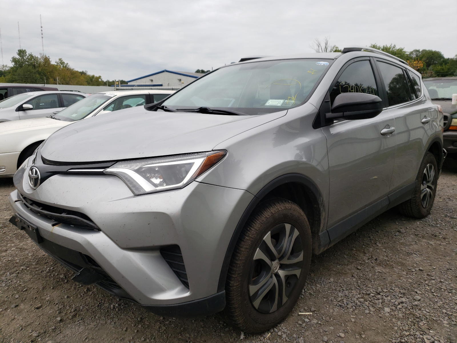 Photo 2 from auction – 2016 TOYOTA RAV4 LE with VIN 2T3BFREV5GW411626