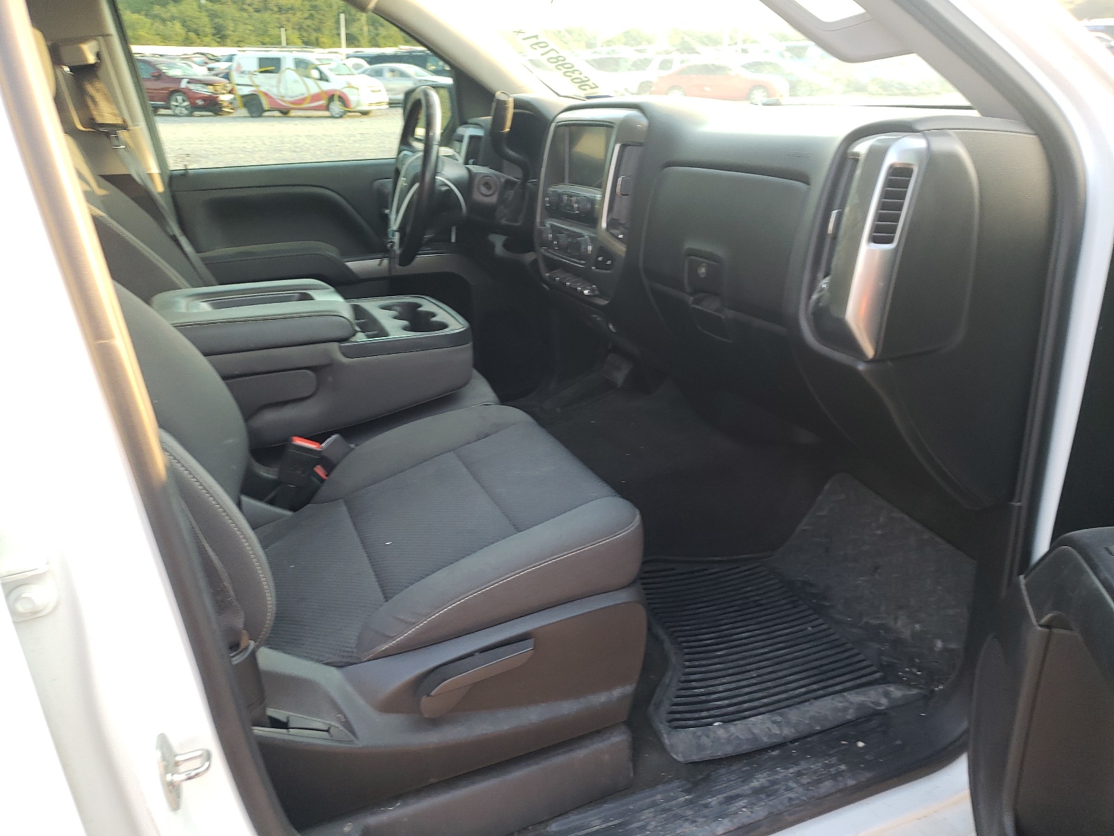 Photo 5 from auction – 2018 CHEVROLET SILVERADO with VIN 3GCUKREC6JG240394